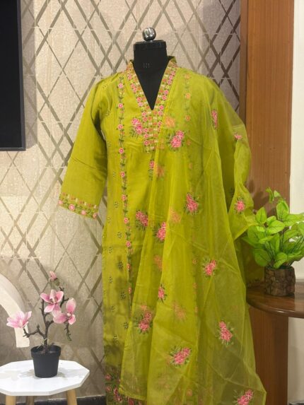 green crepe floral embroidered kurti set with dupatta